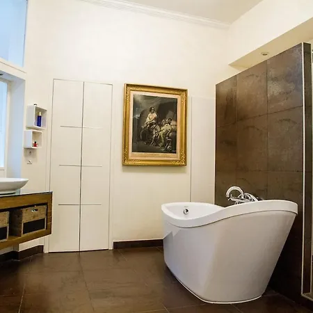 Stylish Loft, Premium Location, 120sqm, 3 Bedroom Ac דירה פריז